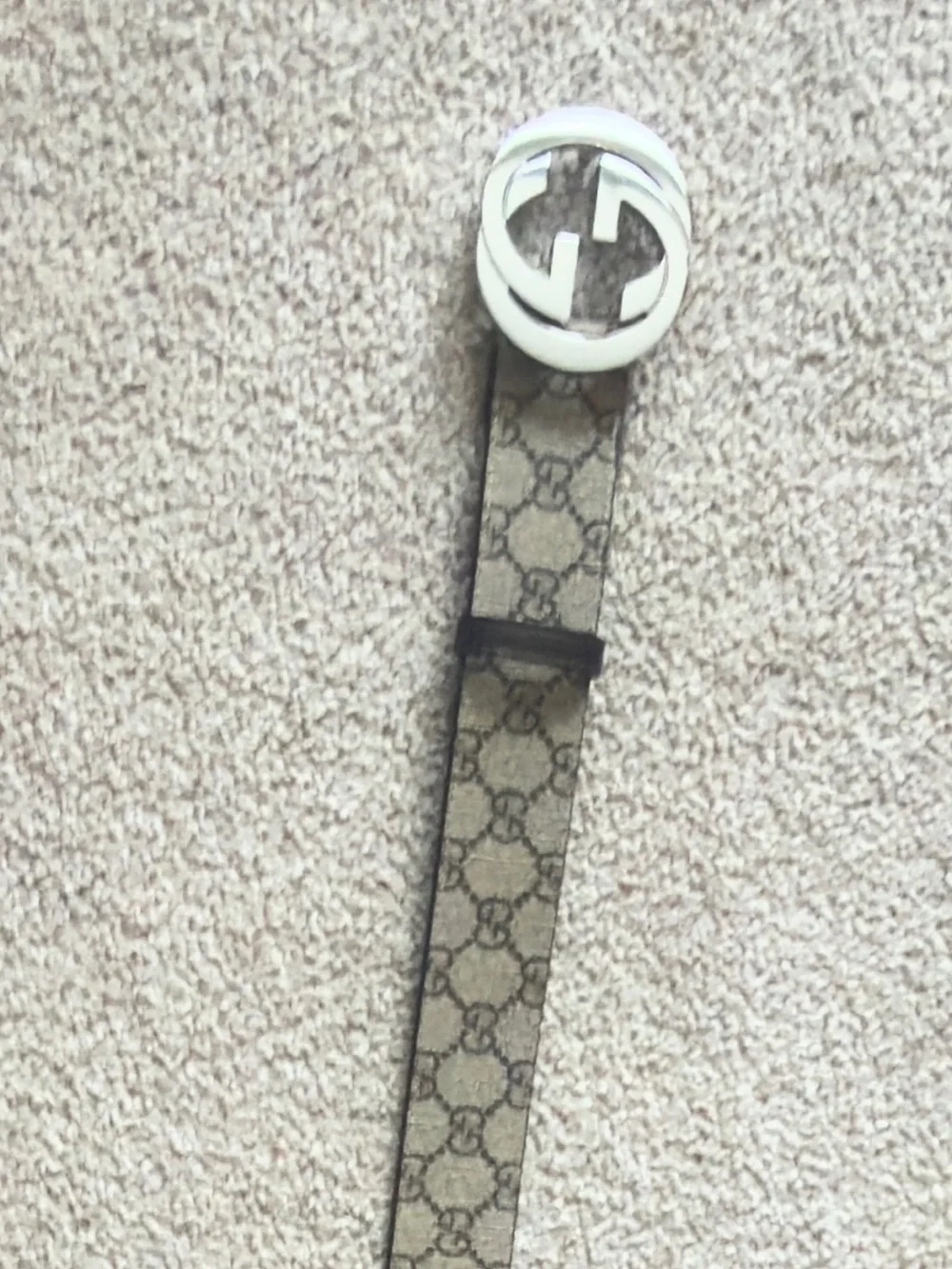 Gucci Black Leather Belt with Subtle Stitching